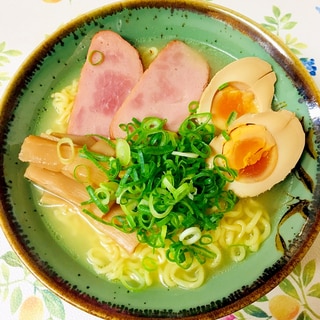 味玉乗せ♪あっさり美味しい塩ラーメン